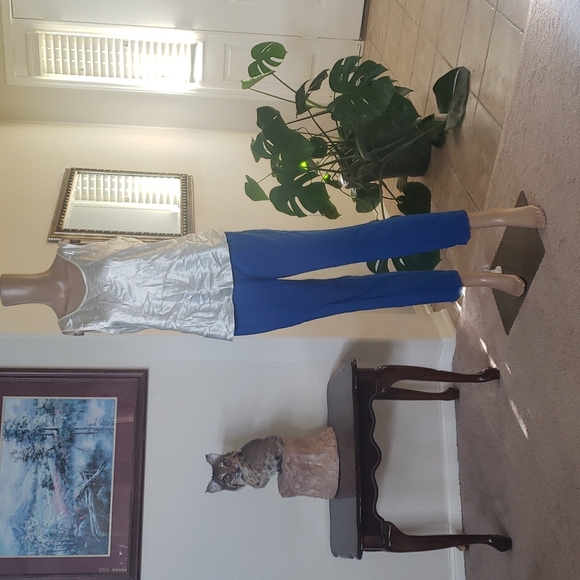 M Shimmery, Soft, and slinky Scoopneck cami - Picture 1 of 7